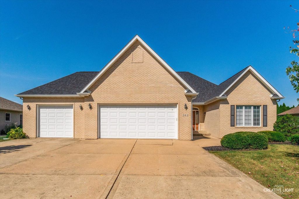 Photo for 305 E Knights Road, Sandwich, IL 60548 (MLS # 12474389)