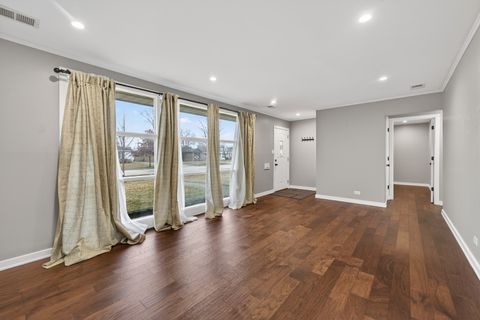 Tiny photo for 1164 W Grant Drive, Des Plaines, IL 60016 (MLS # 12582307)