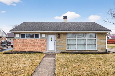 Photo of 1164 W Grant Drive, Des Plaines, IL 60016 (MLS # 12582307)