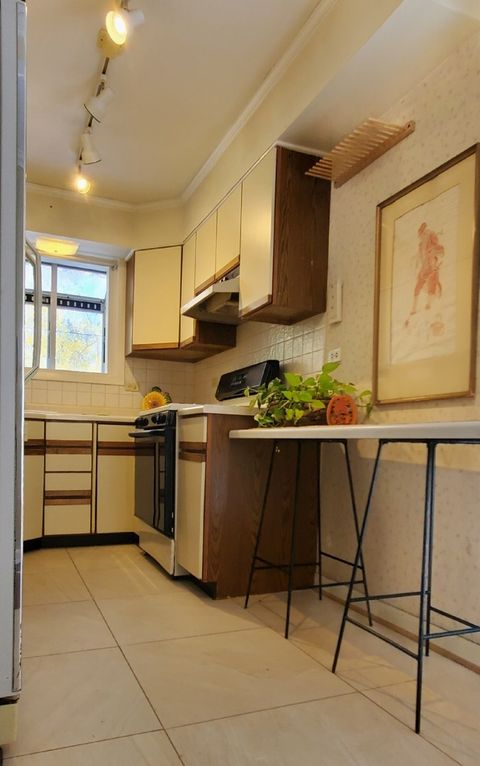 Tiny photo for 2013 Castlewood Road, Highland Park, IL 60035 (MLS # 12501853)