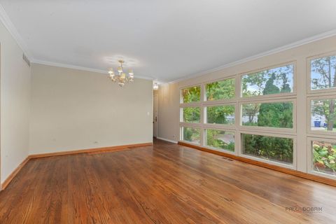 Tiny photo for 2013 Castlewood Road, Highland Park, IL 60035 (MLS # 12501853)