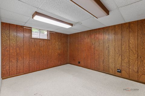 Tiny photo for 2013 Castlewood Road, Highland Park, IL 60035 (MLS # 12501853)
