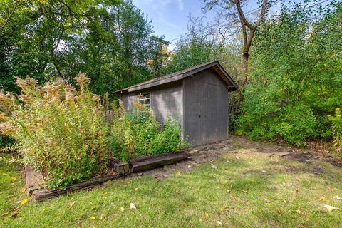 Tiny photo for 2013 Castlewood Road, Highland Park, IL 60035 (MLS # 12501853)