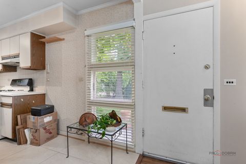 Tiny photo for 2013 Castlewood Road, Highland Park, IL 60035 (MLS # 12501853)