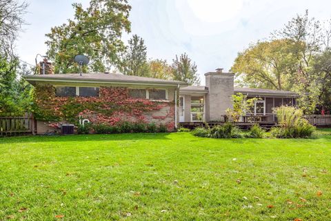 Tiny photo for 2013 Castlewood Road, Highland Park, IL 60035 (MLS # 12501853)
