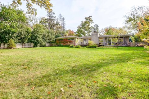 Tiny photo for 2013 Castlewood Road, Highland Park, IL 60035 (MLS # 12501853)