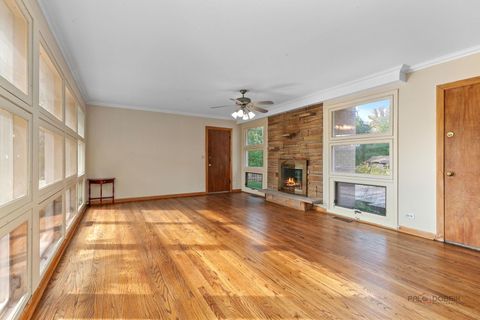 Tiny photo for 2013 Castlewood Road, Highland Park, IL 60035 (MLS # 12501853)