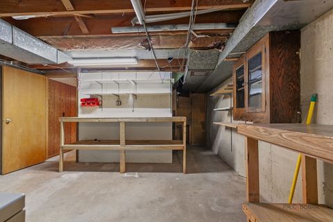 Tiny photo for 2013 Castlewood Road, Highland Park, IL 60035 (MLS # 12501853)