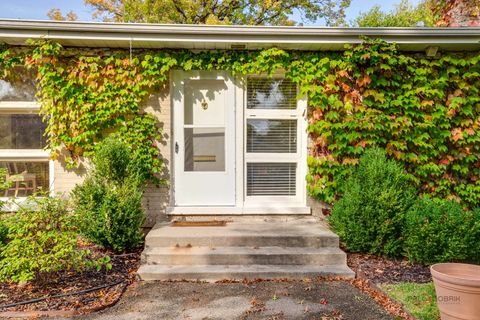 Tiny photo for 2013 Castlewood Road, Highland Park, IL 60035 (MLS # 12501853)