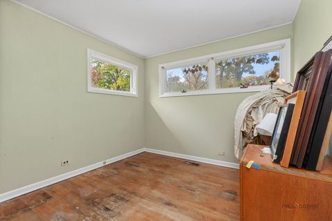 Tiny photo for 2013 Castlewood Road, Highland Park, IL 60035 (MLS # 12501853)