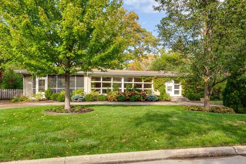 Tiny photo for 2013 Castlewood Road, Highland Park, IL 60035 (MLS # 12501853)