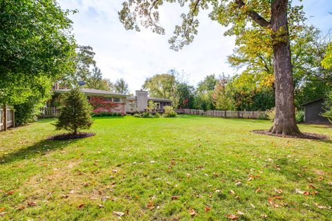 Tiny photo for 2013 Castlewood Road, Highland Park, IL 60035 (MLS # 12501853)