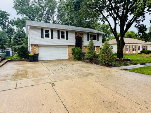 Photo of 807 Hayward Avenue, Streamwood, IL 60107 (MLS # 12767600)
