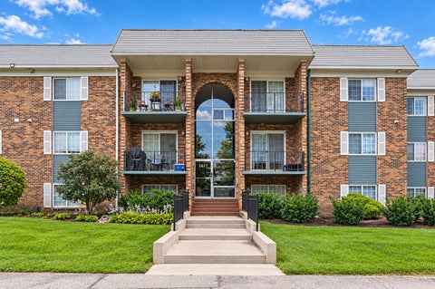 Photo of 1617 N Windsor Drive #208, Arlington Heights, IL 60004 (MLS # 12794988)