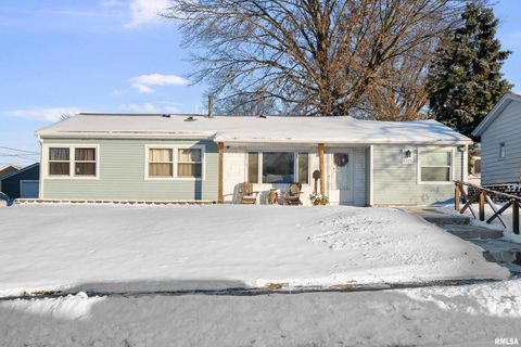 Photo of 2327 WASHINGTON Lane, Davenport, IA 52804 (MLS # QC4270064)