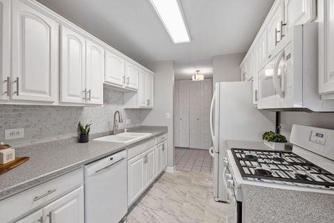 Tiny photo for 2201 S Grace Street #305, Lombard, IL 60148 (MLS # 12478840)