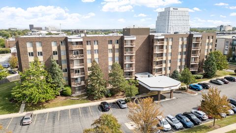 Tiny photo for 2201 S Grace Street #305, Lombard, IL 60148 (MLS # 12478840)