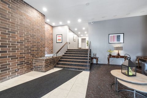 Tiny photo for 2201 S Grace Street #305, Lombard, IL 60148 (MLS # 12478840)
