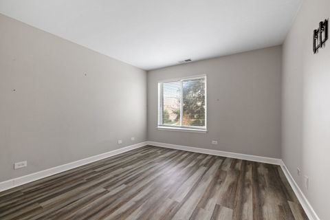 Tiny photo for 2201 S Grace Street #305, Lombard, IL 60148 (MLS # 12478840)