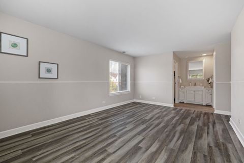 Tiny photo for 2201 S Grace Street #305, Lombard, IL 60148 (MLS # 12478840)