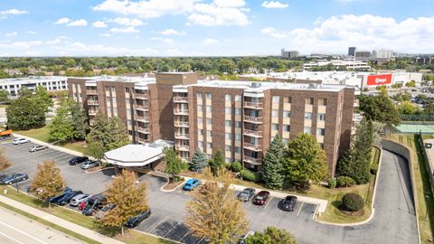 Tiny photo for 2201 S Grace Street #305, Lombard, IL 60148 (MLS # 12478840)