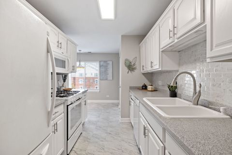 Tiny photo for 2201 S Grace Street #305, Lombard, IL 60148 (MLS # 12478840)