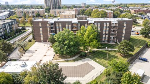 Tiny photo for 2201 S Grace Street #305, Lombard, IL 60148 (MLS # 12478840)