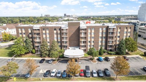 Photo of 2201 S Grace Street #305, Lombard, IL 60148 (MLS # 12478840)