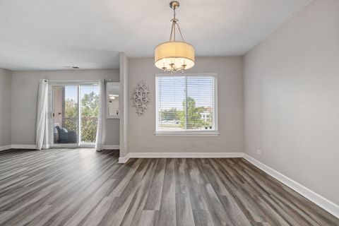 Tiny photo for 2201 S Grace Street #305, Lombard, IL 60148 (MLS # 12478840)