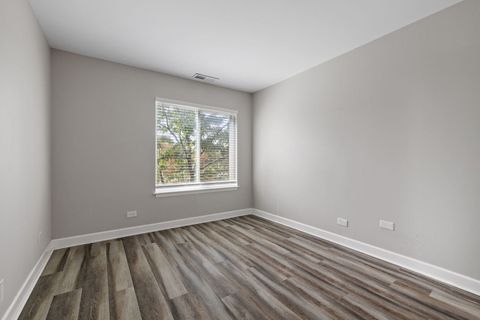 Tiny photo for 2201 S Grace Street #305, Lombard, IL 60148 (MLS # 12478840)