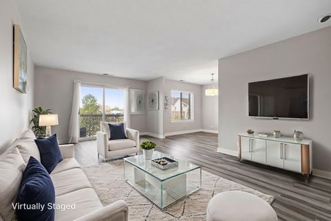 Tiny photo for 2201 S Grace Street #305, Lombard, IL 60148 (MLS # 12478840)