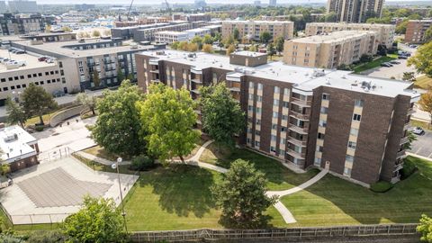 Tiny photo for 2201 S Grace Street #305, Lombard, IL 60148 (MLS # 12478840)