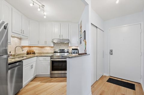 Tiny photo for 5320 N Sheridan Road #708, Chicago, IL 60640 (MLS # 12623983)