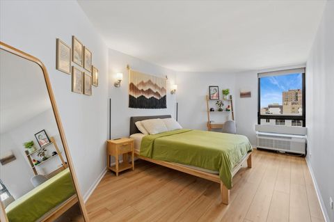 Tiny photo for 5320 N Sheridan Road #708, Chicago, IL 60640 (MLS # 12623983)