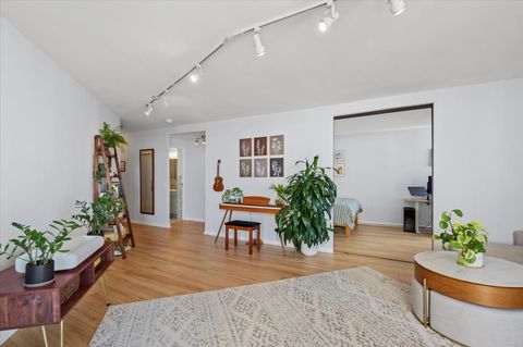 Tiny photo for 5320 N Sheridan Road #708, Chicago, IL 60640 (MLS # 12623983)