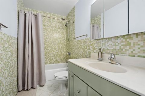 Tiny photo for 5320 N Sheridan Road #708, Chicago, IL 60640 (MLS # 12623983)