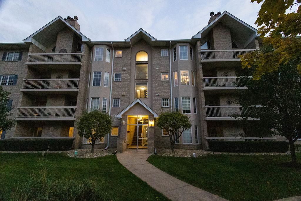 Photo for 7755 BRISTOL PARK Drive #1NE, Tinley Park, IL 60477 (MLS # 12507969)