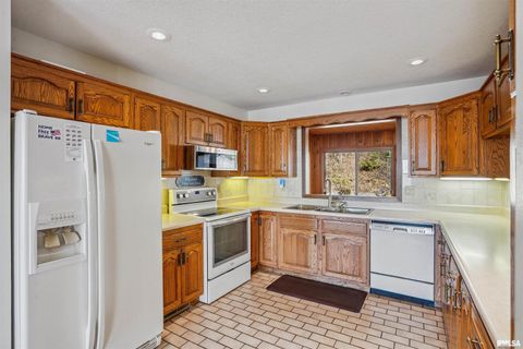 Tiny photo for 5311 38TH Avenue #10, Moline, IL 61265 (MLS # QC4269438)