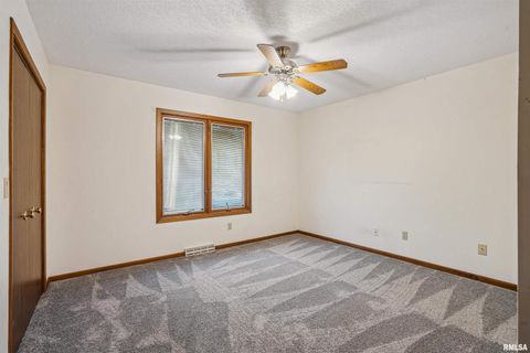 Tiny photo for 5311 38TH Avenue #10, Moline, IL 61265 (MLS # QC4269438)