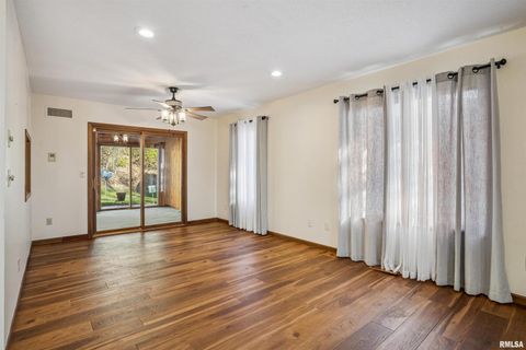 Tiny photo for 5311 38TH Avenue #10, Moline, IL 61265 (MLS # QC4269438)