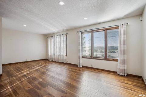 Tiny photo for 5311 38TH Avenue #10, Moline, IL 61265 (MLS # QC4269438)