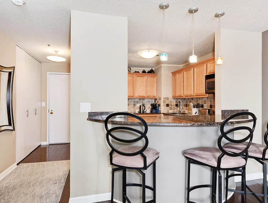 111 W MAPLE Street 703