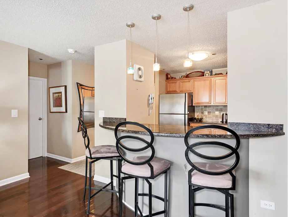 111 W MAPLE Street 703