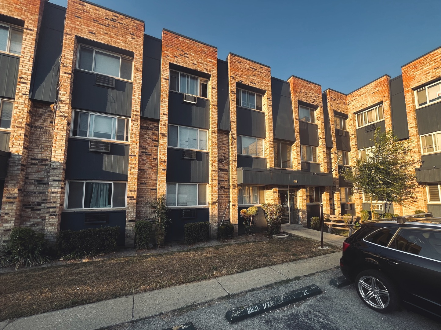 8631 1/2 W Foster Avenue