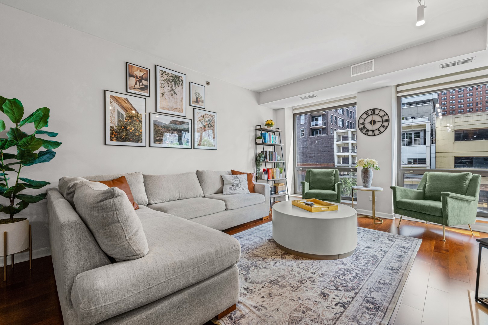 1212 N Wells Street 202