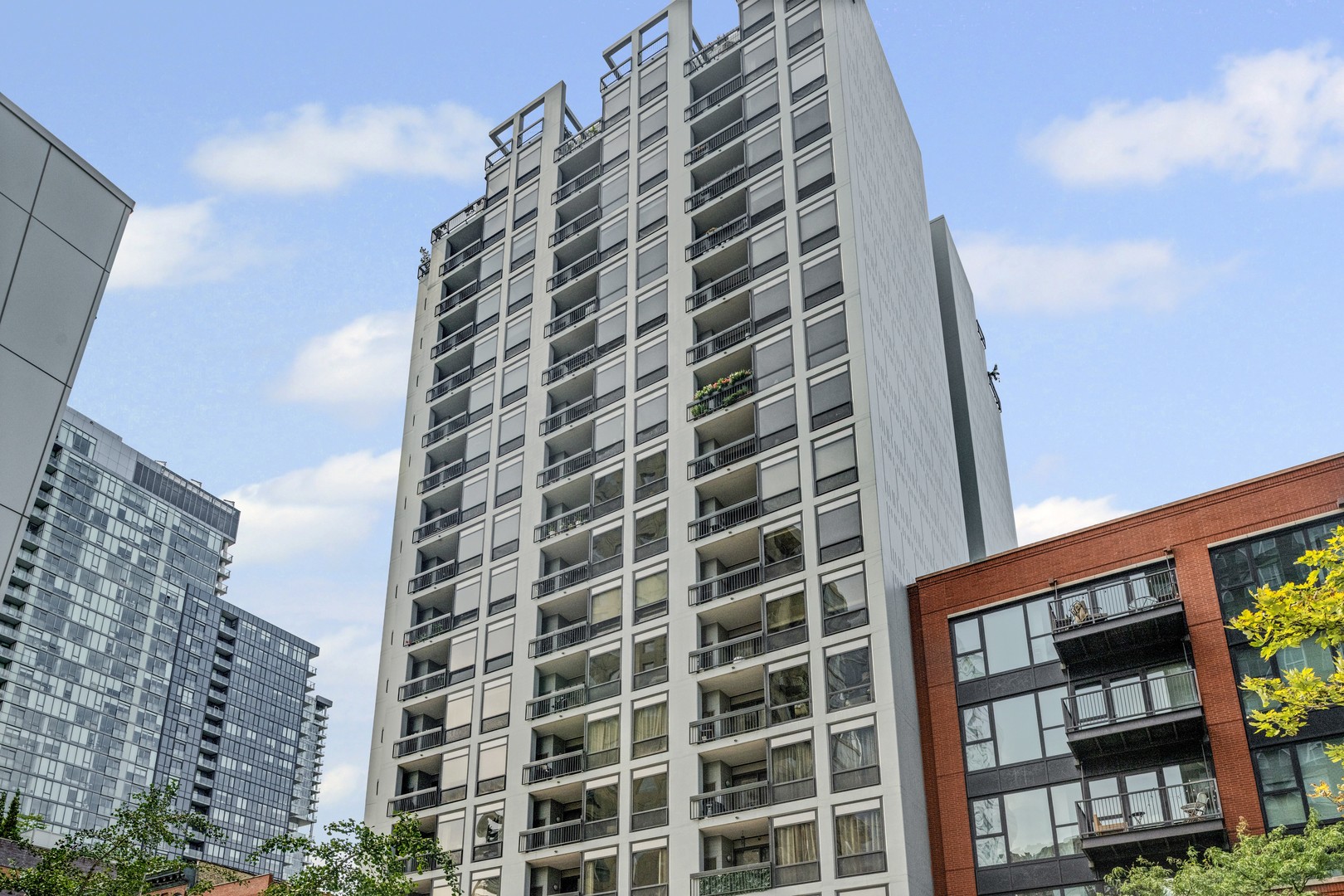 1212 N Wells Street 202