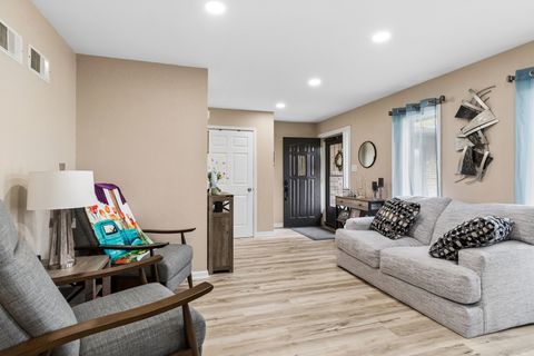 Tiny photo for 407 Greenfield Road, Shorewood, IL 60404 (MLS # 12616083)