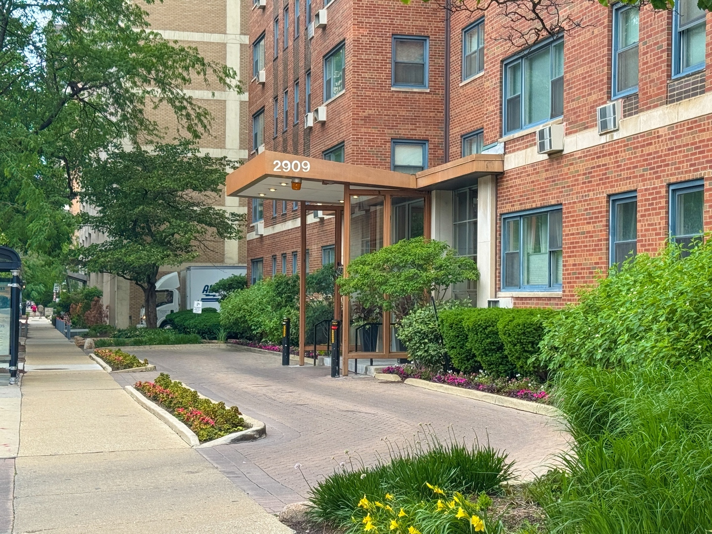 2909 N SHERIDAN Road 704
