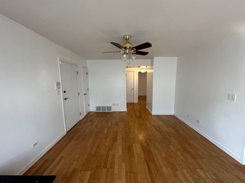 Tiny photo for 9436 Kelvin Lane #3234, Schiller Park, IL 60176 (MLS # 12489337)