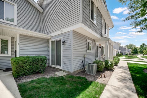 Tiny photo for 2442 Brunswick Circle #4D, Woodridge, IL 60517 (MLS # 12711306)